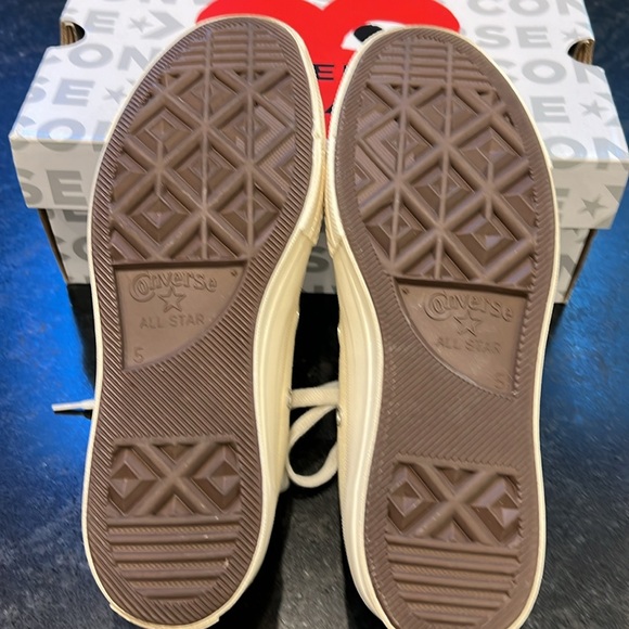 Converse shoes - Picture 5 of 6